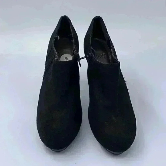 IMPO Heeled Slip Ons in Black Size 9W 4” Heel Height,… - Picture 1 of 8